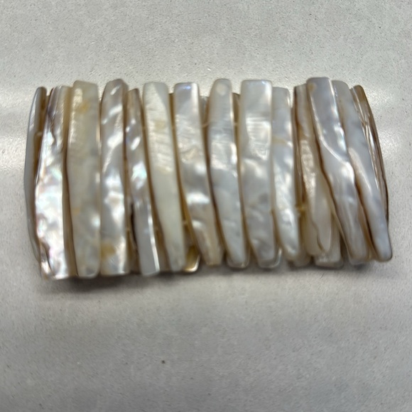 Chunky Mother of Pearl Shell Beach Bracelet Stretch Cuff - Picture 3 of 5